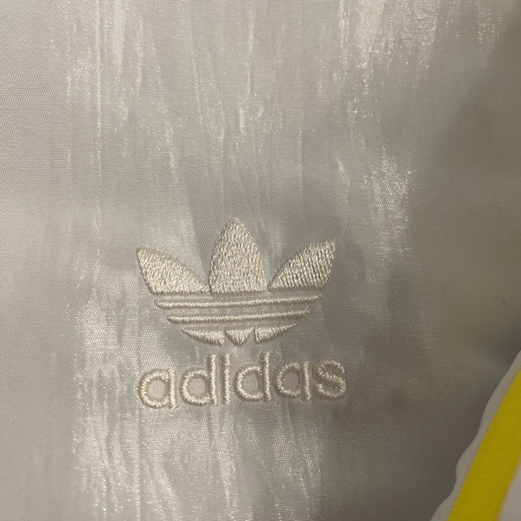 Adidas wind breaker size Medium - Picture 3 of 6